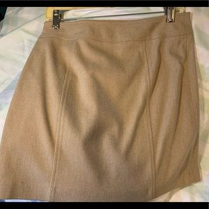 Short wool skirt